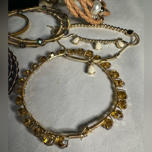 Large group of goldtone neutral style bracelets - Picture 4 of 6